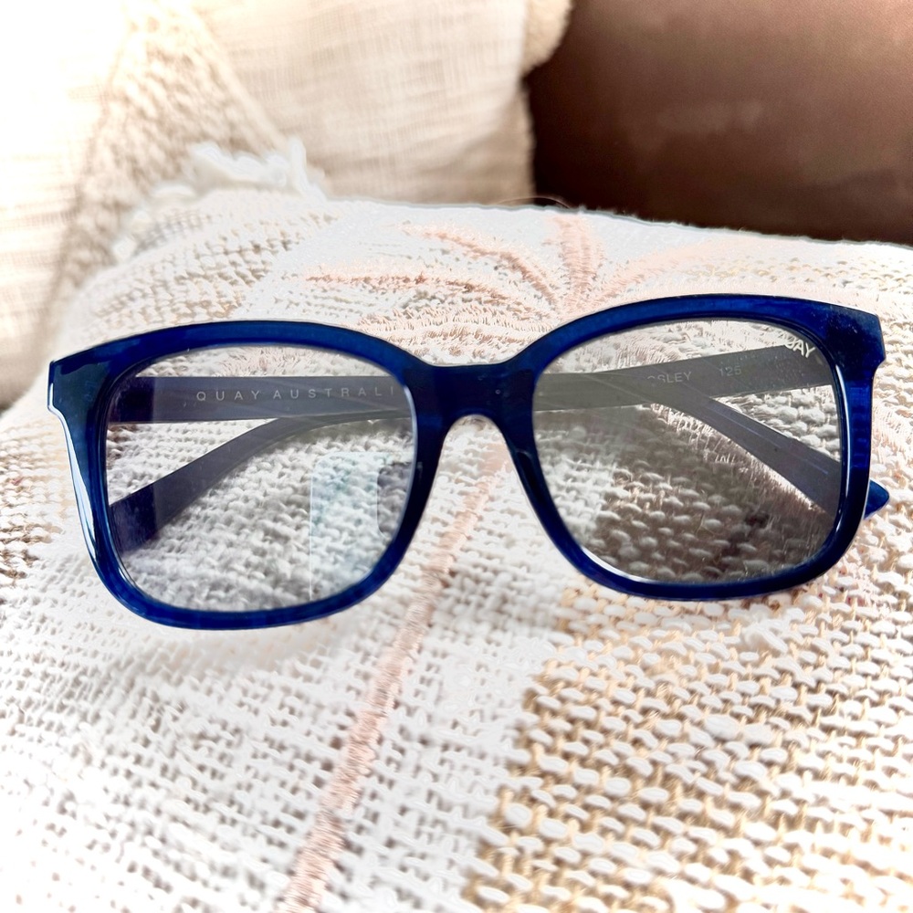 Quay Australia Sunglasses — Kingsley 125, Navy Blue Men or Women — Unisex